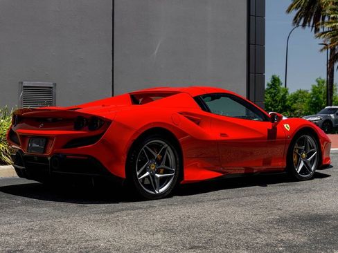 Used 2021 Ferrari F8 Spider RWD image 40