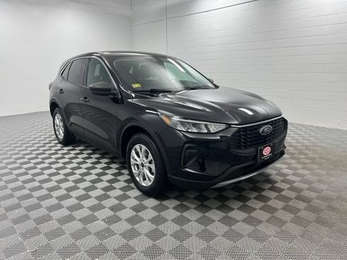 Used 2023 Ford Escape Active w/ Tech Pack #1 AWD/4WD image 1