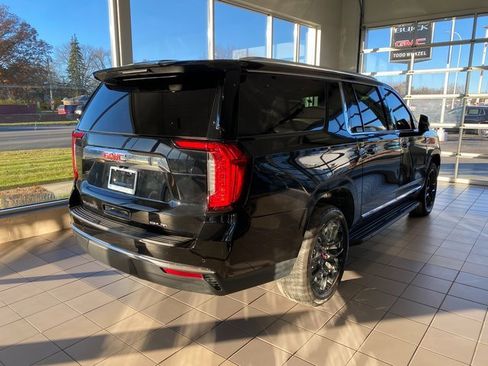 Used 2022 GMC Yukon XL SLT w/ SLT Luxury Package image 7