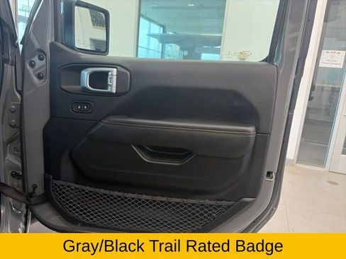 Used 2022 Jeep Gladiator Overland image 42