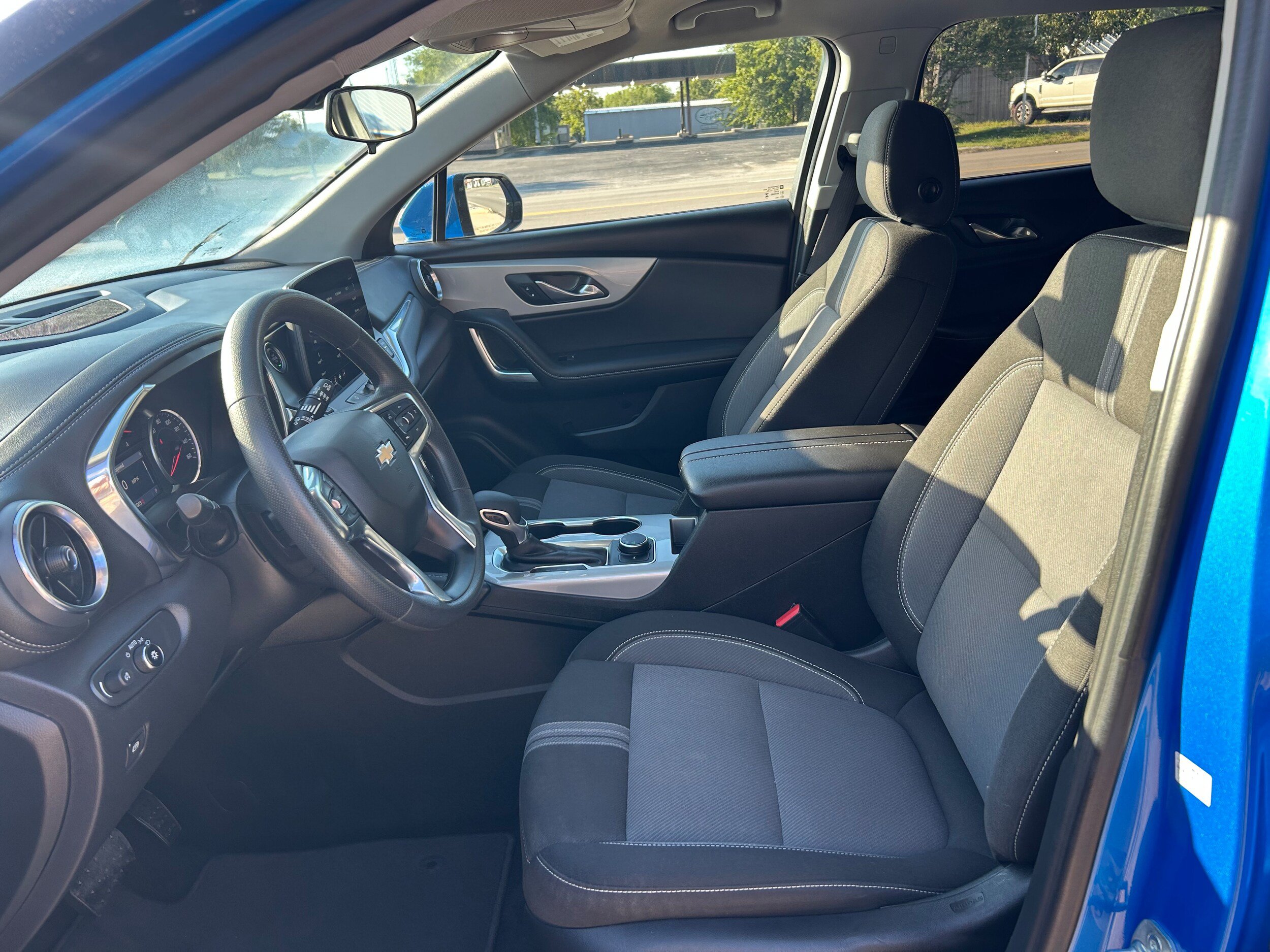Used 2025 Chevrolet Blazer LT FWD image 11