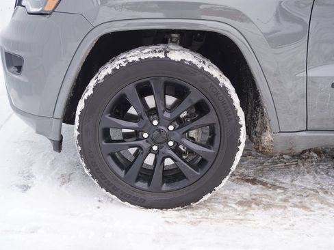 Used 2022 Jeep Grand Cherokee Laredo X image 9