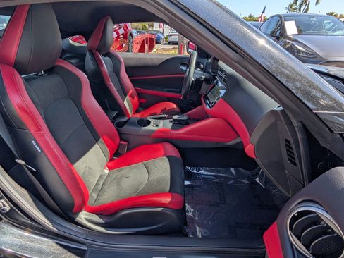 Certified 2024 Nissan Z Performance w/ Floor Mat Package image 17
