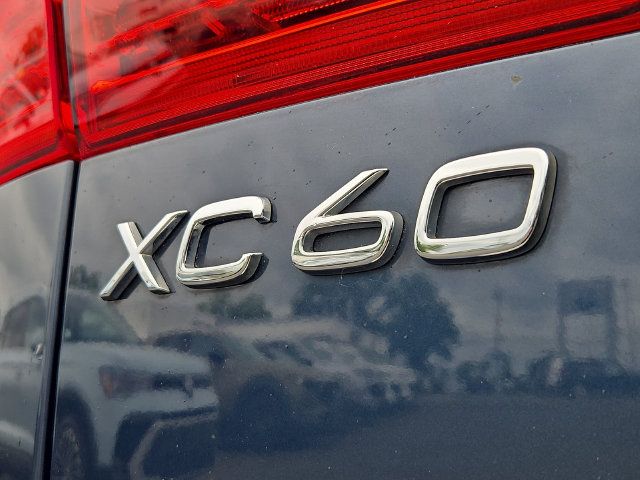 Used 2022 Volvo XC60 B5 Momentum w/ Climate Package AWD/4WD image 32