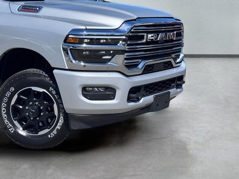 Used 2026 RAM 2500 Laramie AWD/4WD image 3