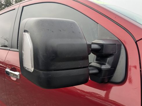 Used 2018 Nissan Titan SV image 12