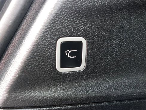 Used 2025 Chrysler Pacifica Limited image 62