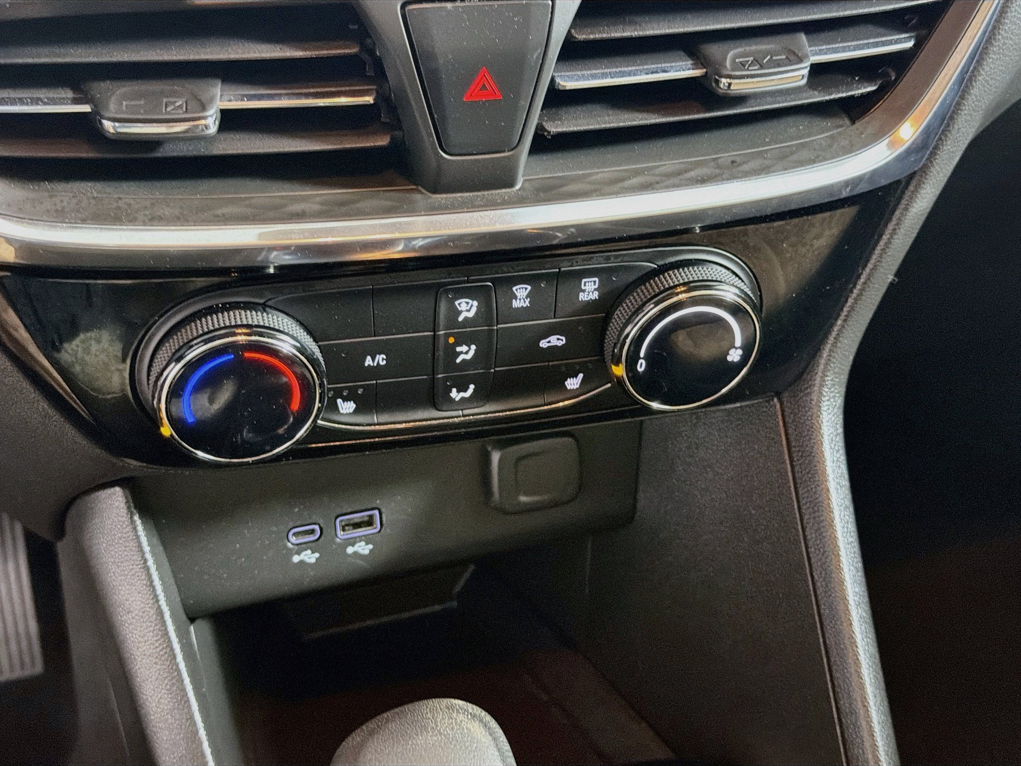 Used 2024 Buick Encore GX Sport Touring w/ Experience Buick Package FWD image 23