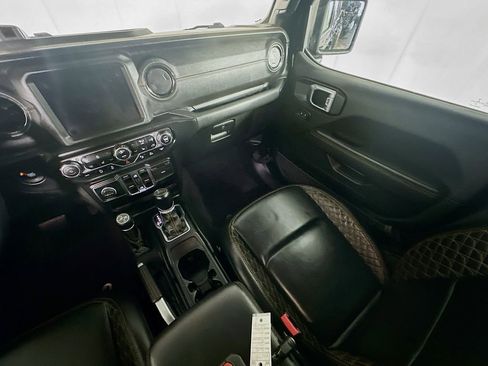 Used 2022 Jeep Gladiator Overland image 11