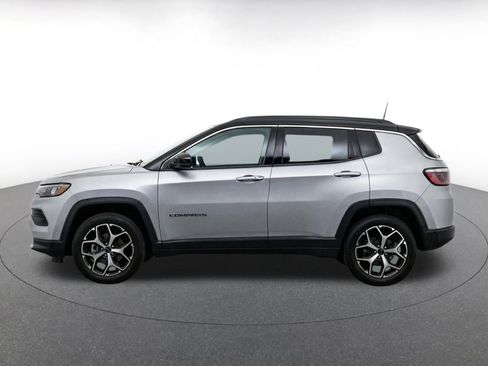 Used 2025 Jeep Compass Limited AWD/4WD image 4