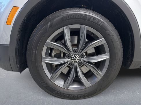 Used 2023 Volkswagen Tiguan SE image 21