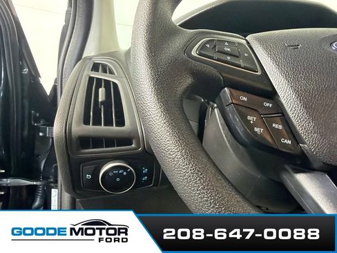 Used 2015 Ford Focus SE FWD image 9