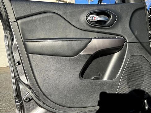 Certified 2022 Jeep Cherokee Latitude Lux w/ Sun & Sound Group image 25