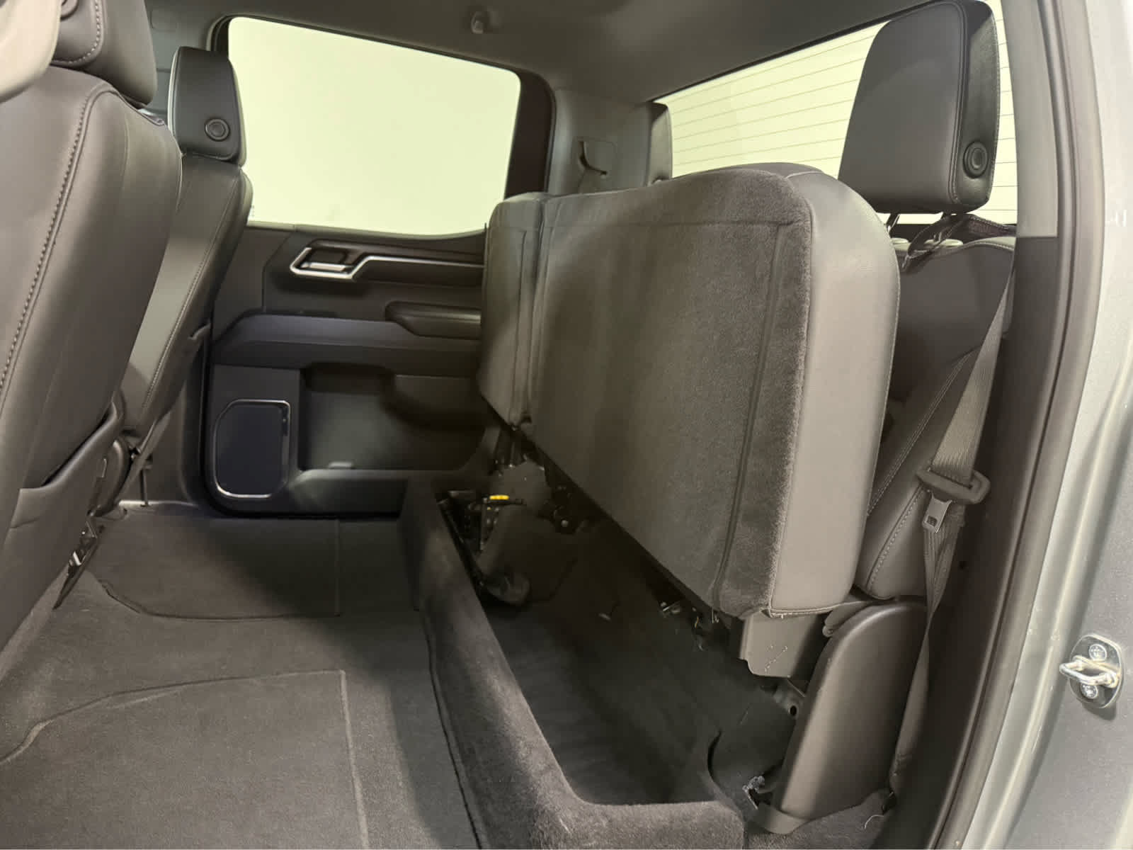 Used 2024 GMC Sierra 1500 SLT AWD/4WD image 16