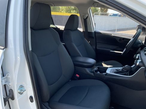 Used 2021 Toyota RAV4 LE AWD/4WD image 21