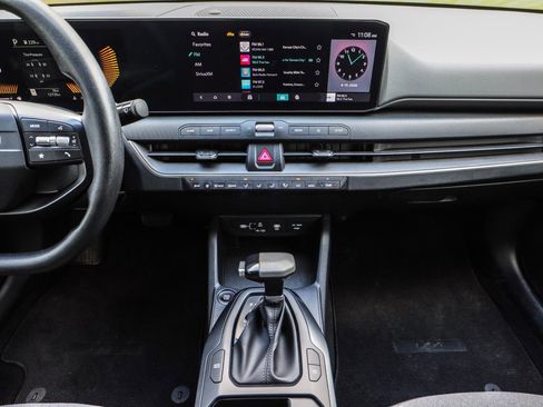 Used 2025 Kia K4 LXS image 24