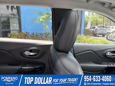 Used 2023 Jeep Cherokee Altitude Lux w/ Lux Elite Package AWD/4WD image 19