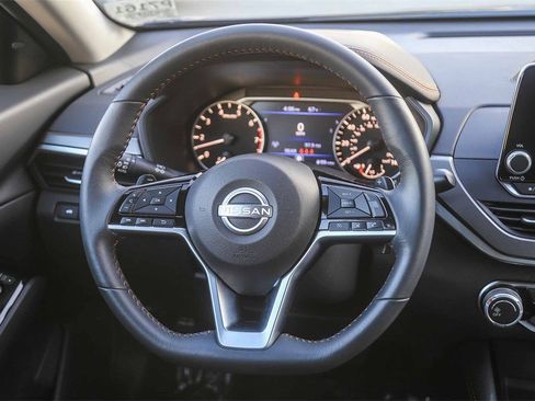 Used 2024 Nissan Altima 2.5 SR image 14