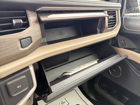 Used 2024 Ford Expedition Max Limited image 33