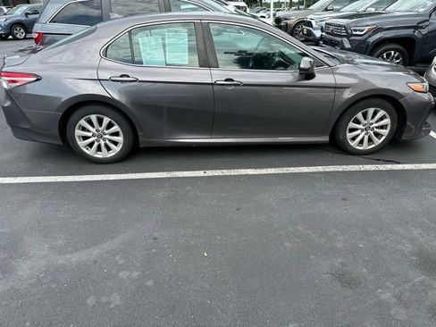 Used 2019 Toyota Camry LE FWD image 5