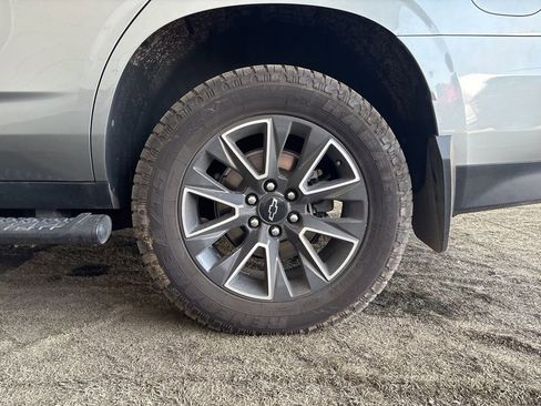 Used 2023 Chevrolet Tahoe Z71 w/ Luxury Package AWD/4WD image 22