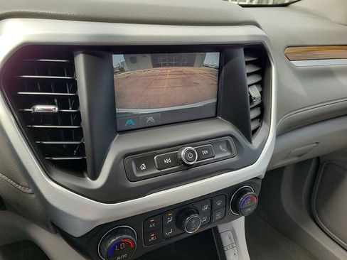 Used 2019 GMC Acadia SLE image 16