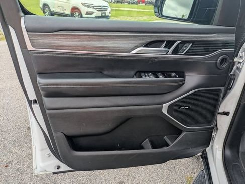 Used 2024 Jeep Wagoneer Series II w/ Flexible Seating Group RWD image 12