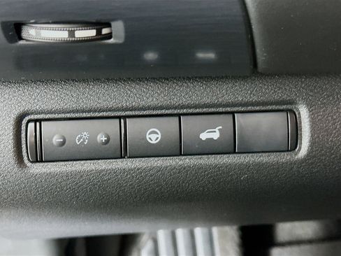 Used 2025 Nissan Pathfinder SL image 17