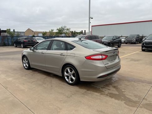 Used 2016 Ford Fusion SE w/ Equipment Group 201A FWD image 2