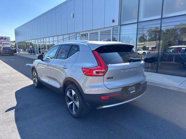 Certified 2025 Volvo XC40 B5 Plus AWD/4WD image 3