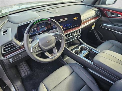 New 2026 Chevrolet Traverse Z71 w/ Enhanced Driving Package AWD/4WD image 3