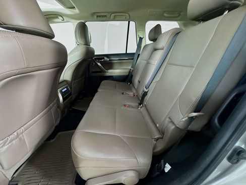 Used 2020 Lexus GX 460 Luxury w/ Accessory Package AWD/4WD image 31