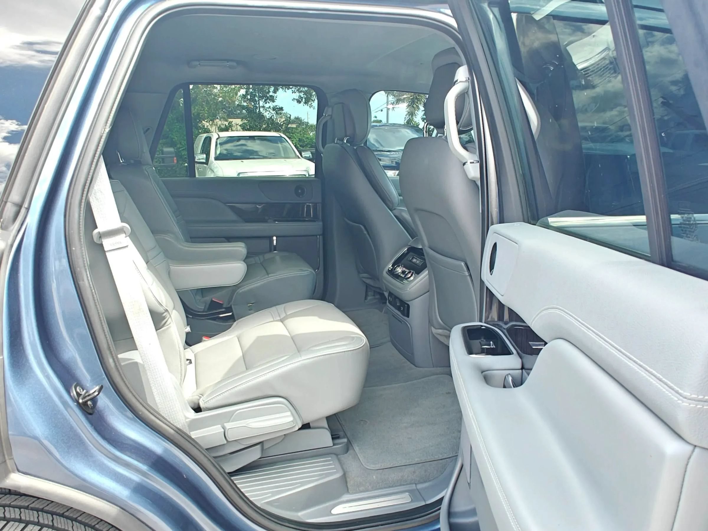 Used 2019 Lincoln Navigator Select RWD image 18
