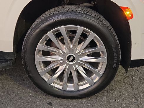 Used 2023 Cadillac Escalade Premium Luxury image 8