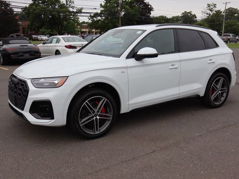 Used 2024 Audi Q5 e Premium Plus w/ Premium Plus Package image 1
