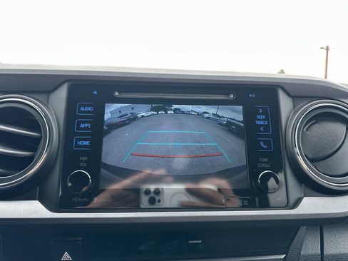 Used 2016 Toyota Tacoma TRD Sport w/ Towing Package image 25