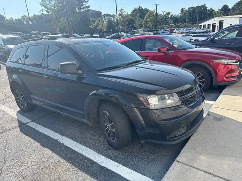 Used 2018 Dodge Journey SE w/ Connectivity Group FWD image 3