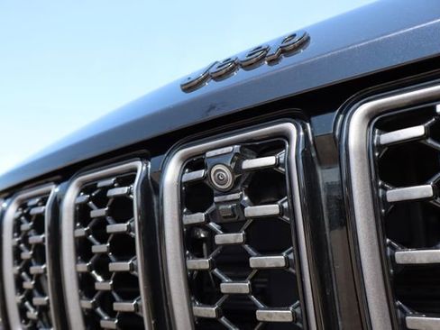 Used 2024 Jeep Grand Cherokee L Summit AWD/4WD image 6