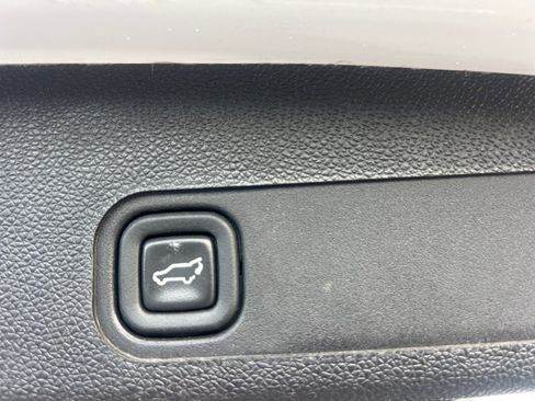 Used 2013 Chevrolet Tahoe LT AWD/4WD image 29