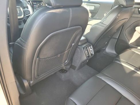 Used 2023 Volvo XC40 B5 Plus image 14