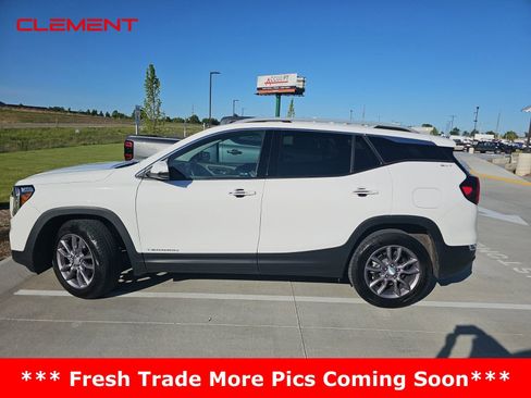 Used 2023 GMC Terrain SLT FWD image 1