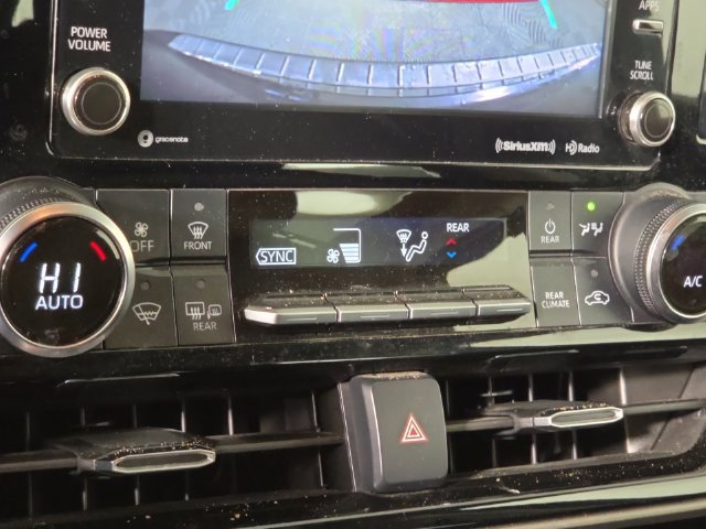 Used 2022 Toyota Highlander XLE FWD image 20