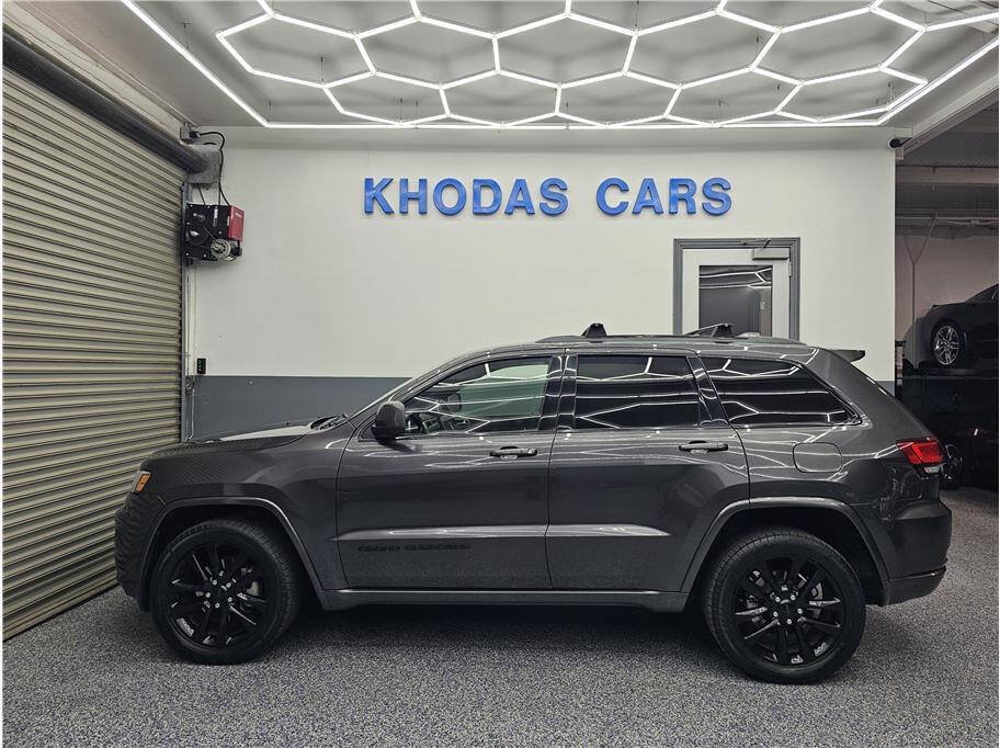 Used 2018 Jeep Grand Cherokee Altitude AWD/4WD image 1