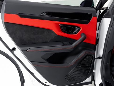 Used 2024 Lamborghini Urus S image 48