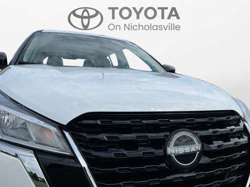 Used 2025 Nissan Kicks Play S FWD image 9