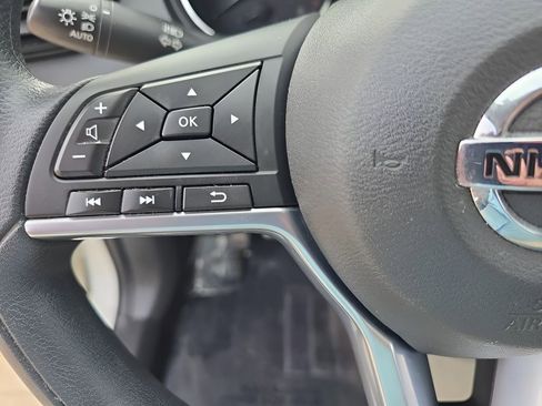 Used 2022 Nissan Rogue Sport S image 16