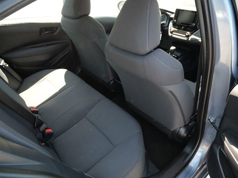 Used 2022 Toyota Corolla LE FWD image 29