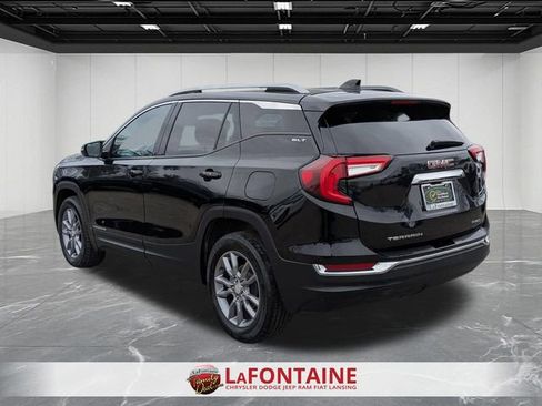 Used 2024 GMC Terrain SLT image 3