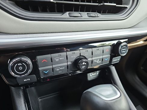Used 2025 Jeep Compass Limited AWD/4WD image 21