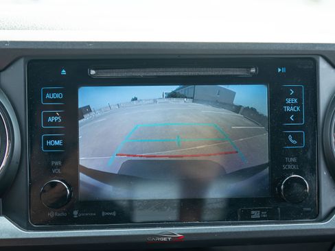 Used 2018 Toyota Tacoma TRD Sport AWD/4WD image 29
